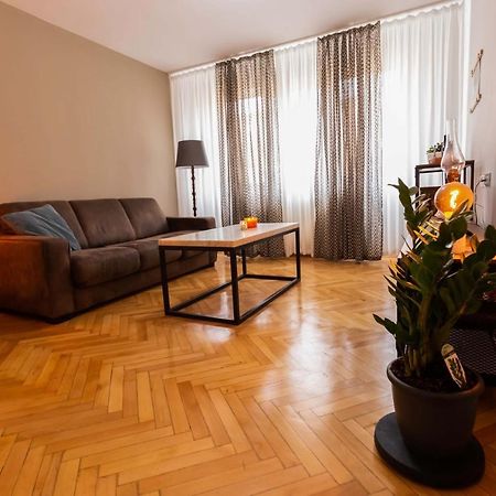 Cosy 2-Bedroom Flat - Fully Equipped 레시차 외부 사진